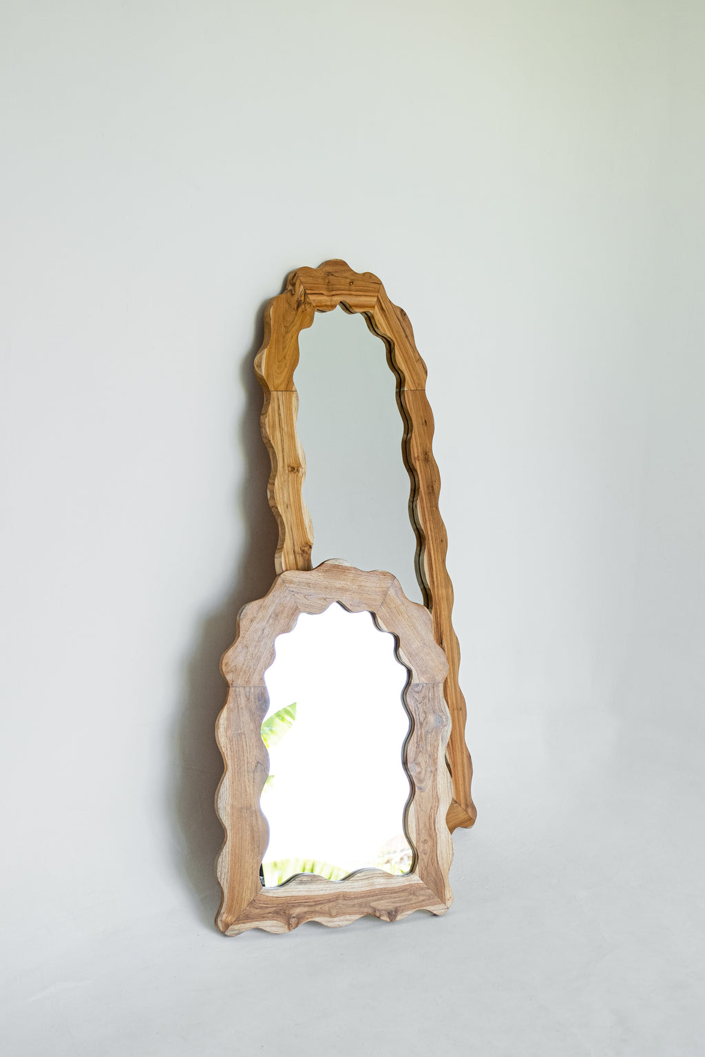 Mirror stand