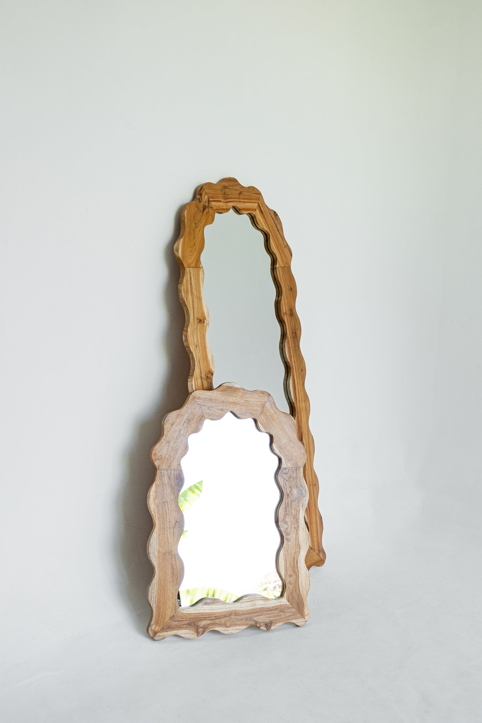Mirror stand
